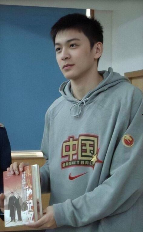 明星网红徐洋简介,从网红到明星，揭秘他的蜕变之路