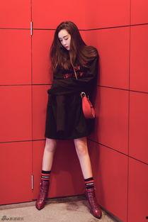 明星网红如何搭配袜子,时尚潮流的细节美学