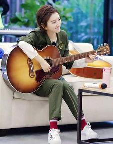 明星网红如何搭配袜子,时尚潮流的细节美学