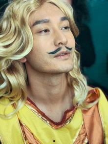 明星网红戴假发视频,揭秘明星网红的时尚秘密