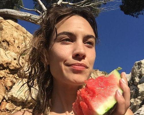 娱乐圈吃瓜背景图片,揭秘吃瓜背后的真相与秘密