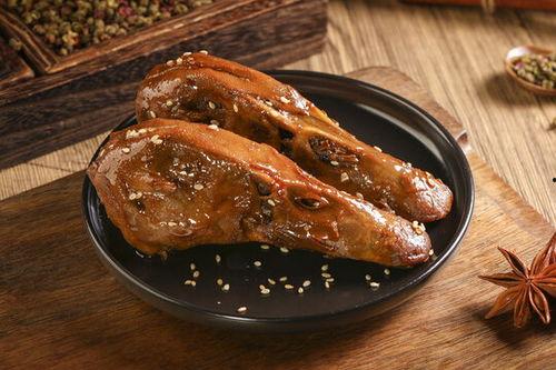 明星网红吃衢州鸭头,味蕾之旅开启美食新风尚