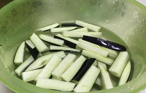 吃炒吊瓜会黑吗为什么呢,吃炒吊瓜会变黑？揭秘其中的科学原理