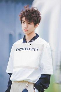 爆料吃瓜王俊凯微博,吃瓜群众热议背后的真相！