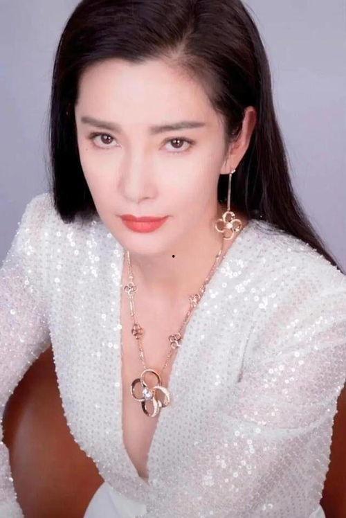 明星网红裸露图片女性,明星网红隐私泄露背后的真相