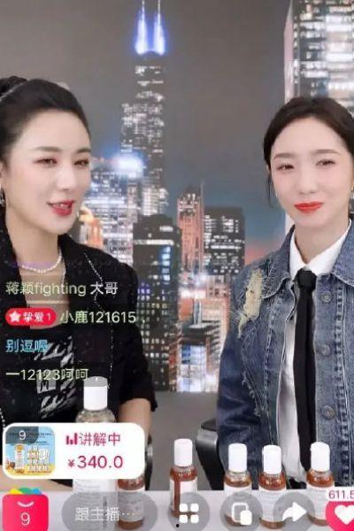 明星网红同框照,明星网红同框，跨界友谊闪耀镜头