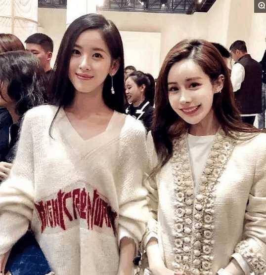 明星网红同框照,明星网红同框，跨界友谊闪耀镜头