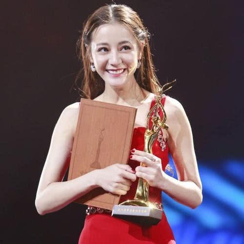 娱乐圈吃瓜迪丽热巴,甜蜜与争议交织的星光之路