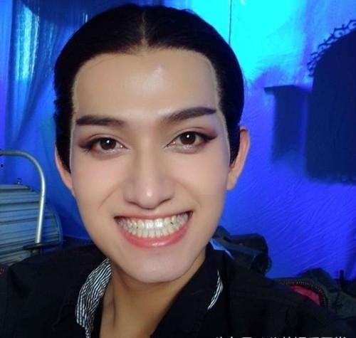 学明星网红笑声的人,学明星网红的笑声传奇