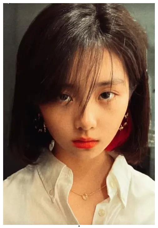 小伊伊吃瓜爆料图片高清,高清瓜图揭秘娱乐圈幕后真相